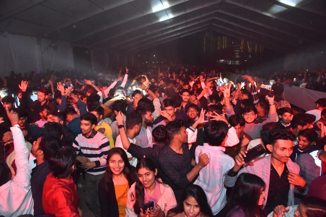 dj_anshika_takes_over_rama_university-2024