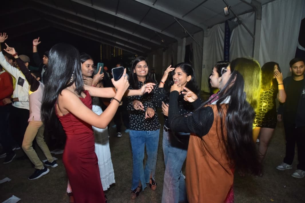 dj_anshika_takes_over_rama_university-2024